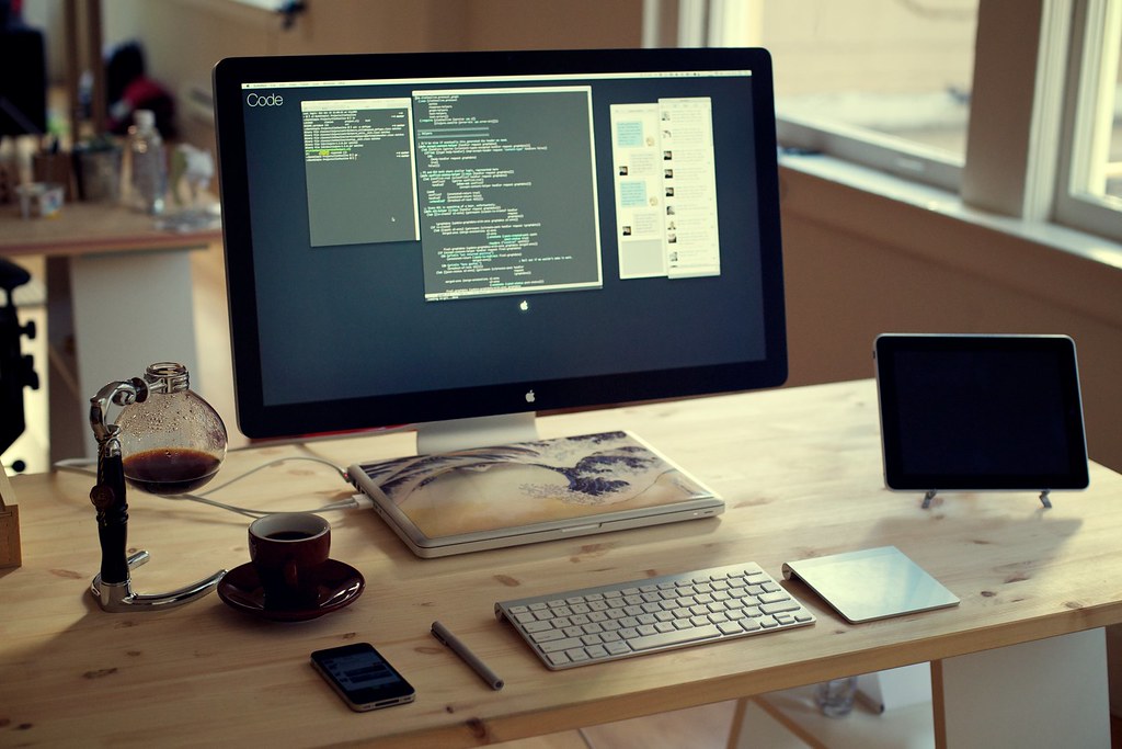 Ansluta laptop till extern skärm – HDMI, USB-C och DisplayPort